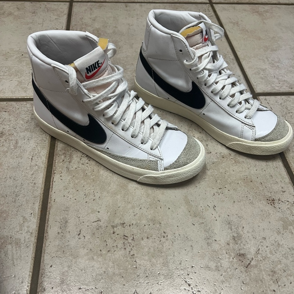 Nike Women's Blazer Mid 77 Hightops